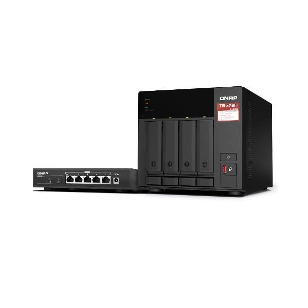 QNAP TS-473A - Server NAS - 4 alloggiamenti - SATA 6Gb/s - RAID RAID 0, 1, 5, 6, 10, JBOD - RAM 8 GB - 2.5 Gigabit Ethernet - iSCSI supporto - con QSW-1105-5T switch